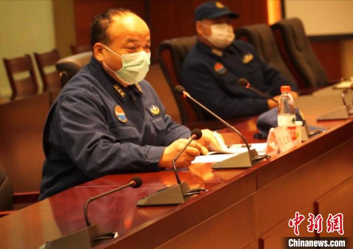 驻杭空军某部高级工程师高卫红回忆战友韦长春。 张煜欢 摄 驻杭空军某部高级工程师高卫红回忆战友韦长春。 张煜欢 摄