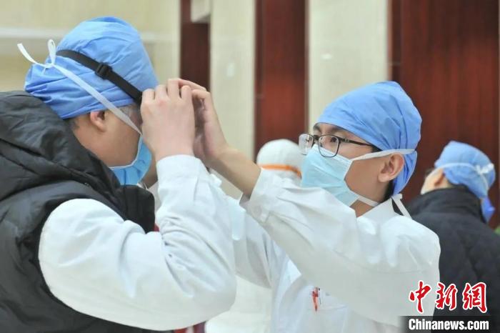 工作中的石嘉恒。乐清宣传部供图 工作中的石嘉恒。乐清宣传部供图