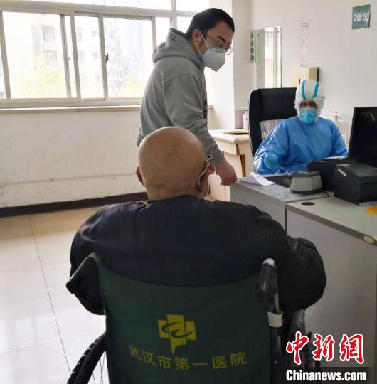 图为武汉市第一医院严格执行“一医一患一诊室”制度 代雨朦 摄 图为武汉市第一医院严格执行“一医一患一诊室”制度 代雨朦 摄