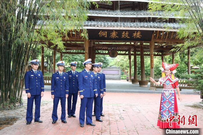 消防山歌对唱。 何炎炎 摄 消防山歌对唱。 何炎炎 摄