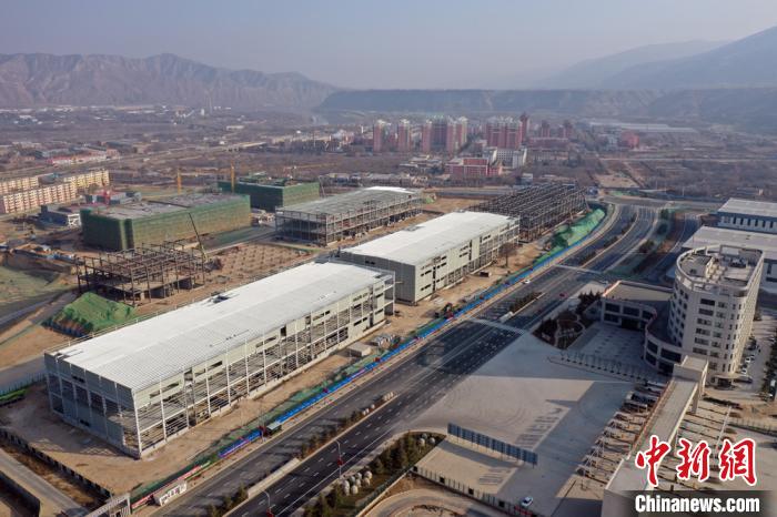 图为正在建设中的多式物流园。(资料图)甘肃(兰州)国际陆港供图 图为正在建设中的多式物流园。(资料图)甘肃(兰州)国际陆港供图