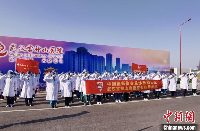 专委会的成立将有利于提升雷神山医院救治急危重症新冠肺炎患者的能力。龙华医院供图 专委会的成立将有利于提升雷神山医院救治急危重症新冠肺炎患者的能力。龙华医院供图
